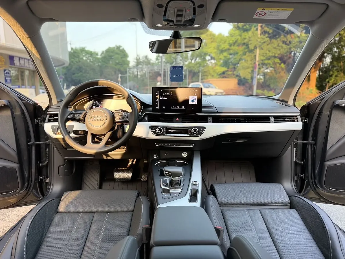 2020 Audi A4L 2.0T 190HP L4 7DCT,autocango,china used car exporter,china ev exporter,chinese used car exporter,chinese used ev exporter