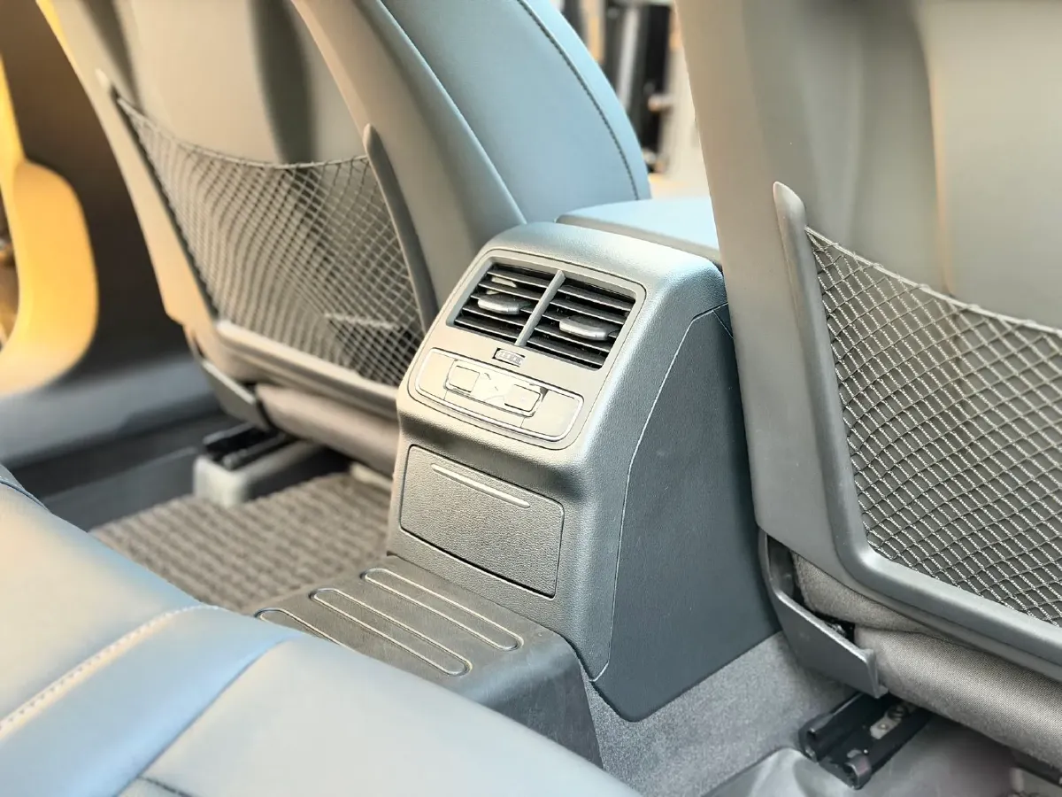 2020 Audi A4L 2.0T 190HP L4 7DCT,autocango,china used car exporter,china ev exporter,chinese used car exporter,chinese used ev exporter