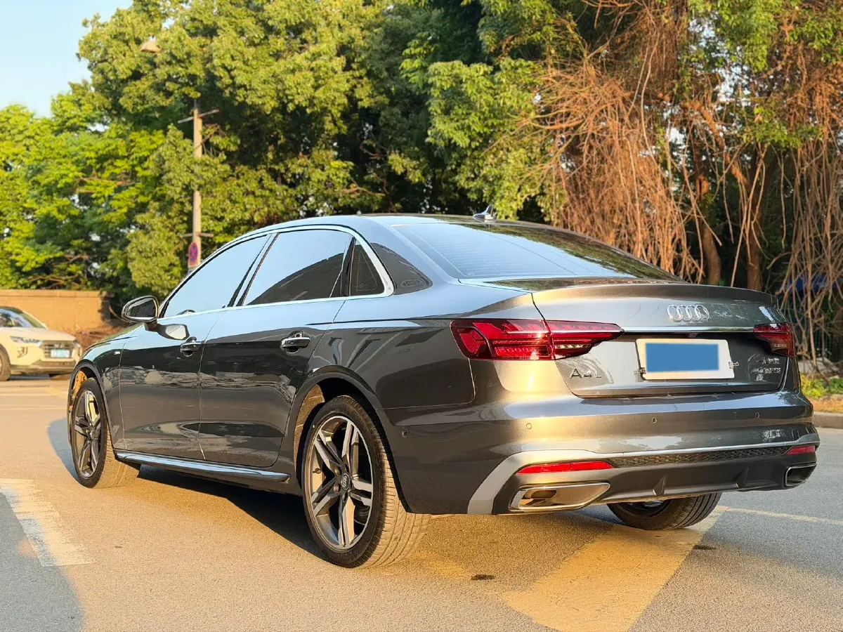 2020 Audi A4L 2.0T 190HP L4 7DCT,autocango,china used car exporter,china ev exporter,chinese used car exporter,chinese used ev exporter