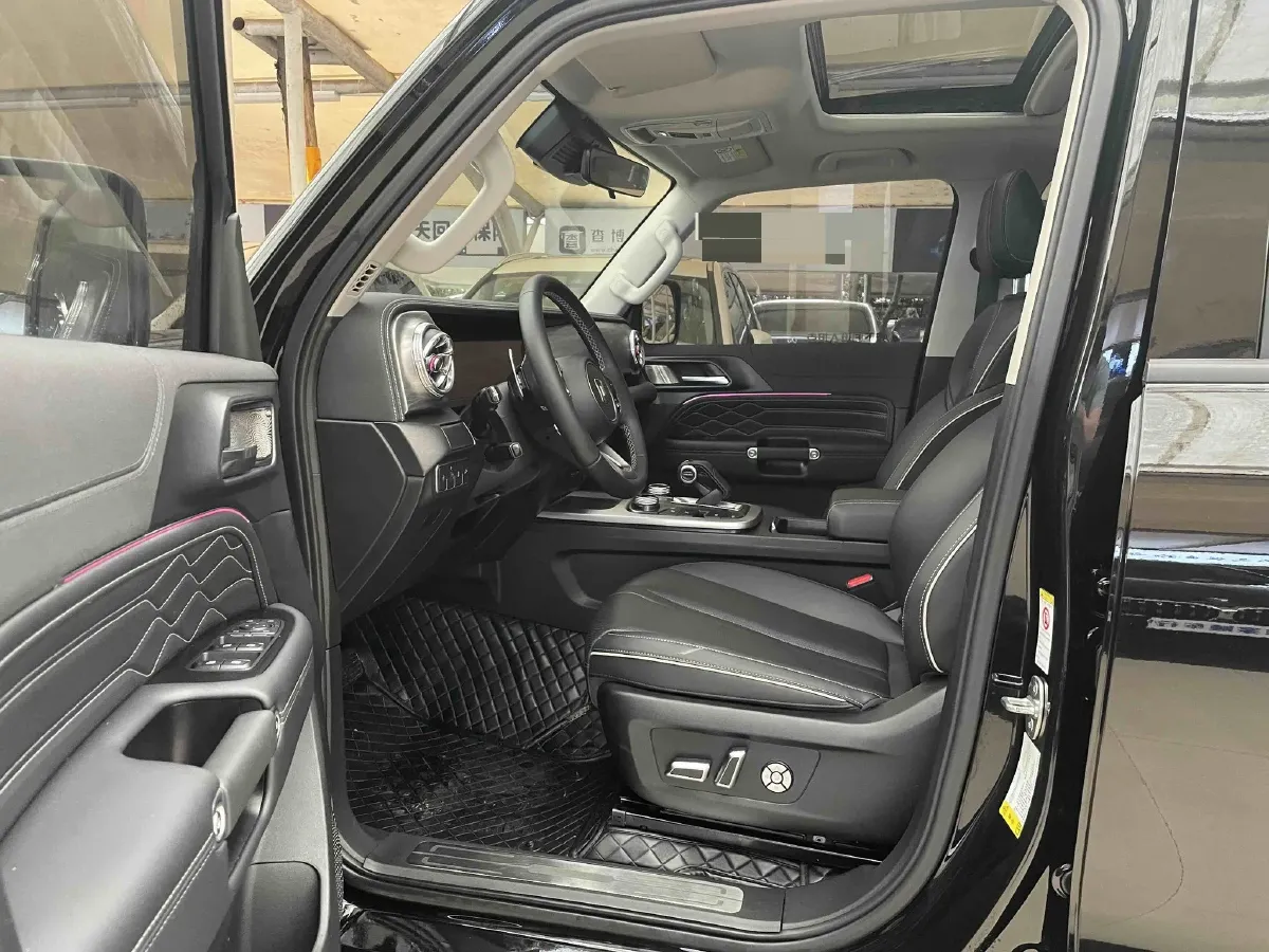 2024 Tank 300 2.0T 227HP L4 8AT,autocango,china used car exporter,china ev exporter,chinese used car exporter,chinese used ev exporter