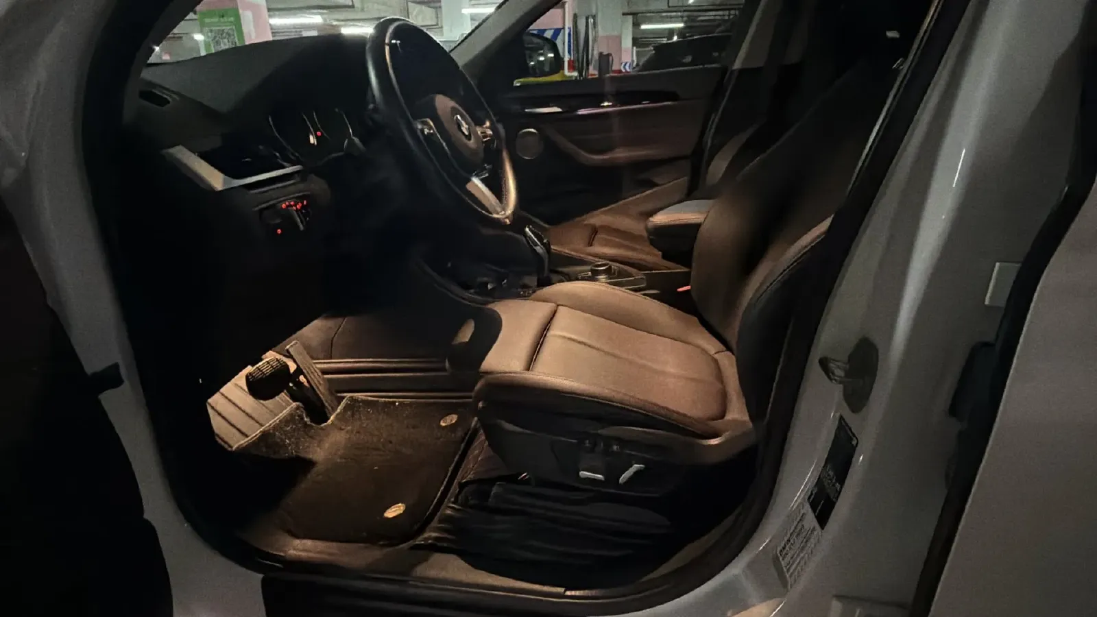 2022 BMW X1 2.0T 192HP L4 7DCT,autocango,china used car exporter,china ev exporter,chinese used car exporter,chinese used ev exporter