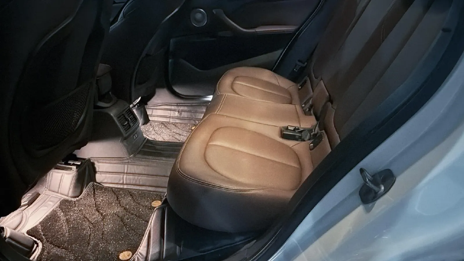 2022 BMW X1 2.0T 192HP L4 7DCT,autocango,china used car exporter,china ev exporter,chinese used car exporter,chinese used ev exporter