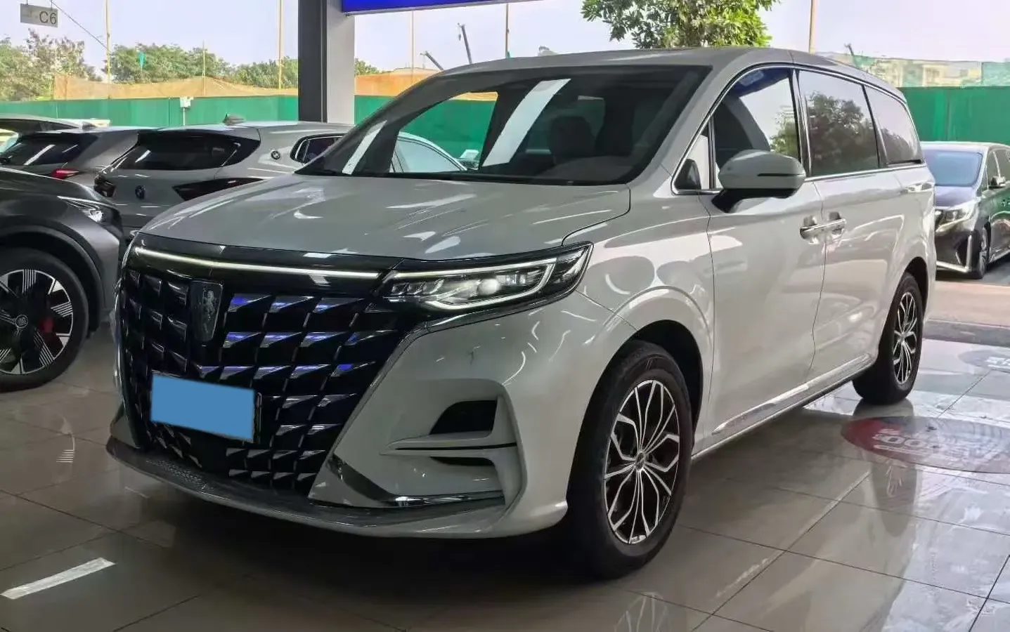 2025 Roewe iMAX8 1.5T 150HP L4 1DHT PHEV 24.7KWH,autocango,china used car exporter,china ev exporter,chinese used car exporter,chinese used ev exporter