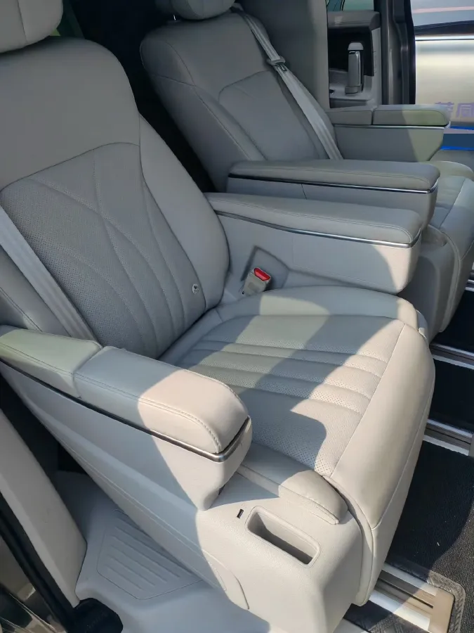 2025 Roewe iMAX8 1.5T 150HP L4 1DHT PHEV 24.7KWH,autocango,china used car exporter,china ev exporter,chinese used car exporter,chinese used ev exporter