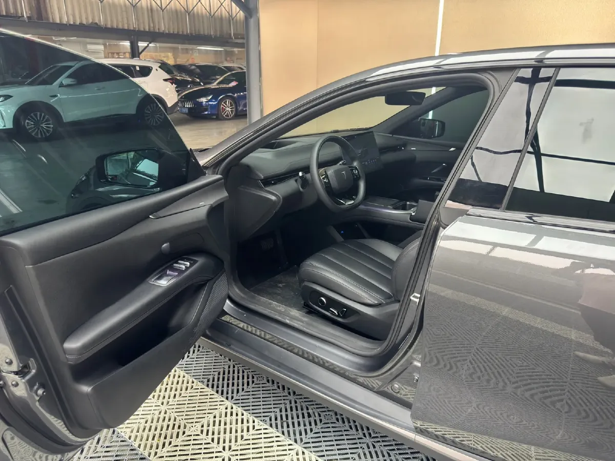 2025 Deepal L07 BEV 56.12KWH,autocango,china used car exporter,china ev exporter,chinese used car exporter,chinese used ev exporter