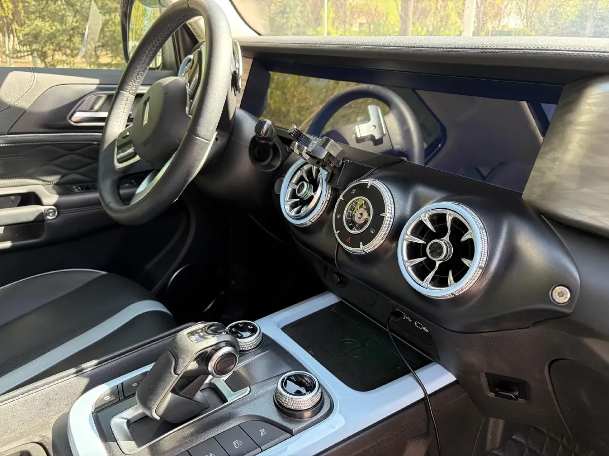 2021 Tank 300 2.0T 227HP L4 8AT,autocango,china used car exporter,china ev exporter,chinese used car exporter,chinese used ev exporter