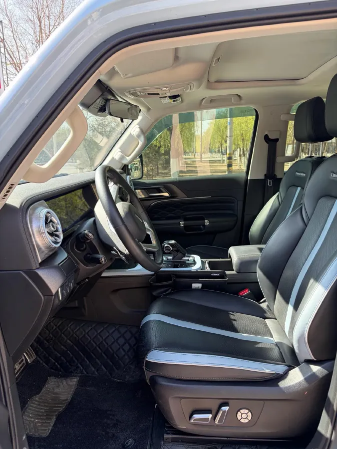 2021 Tank 300 2.0T 227HP L4 8AT,autocango,china used car exporter,china ev exporter,chinese used car exporter,chinese used ev exporter