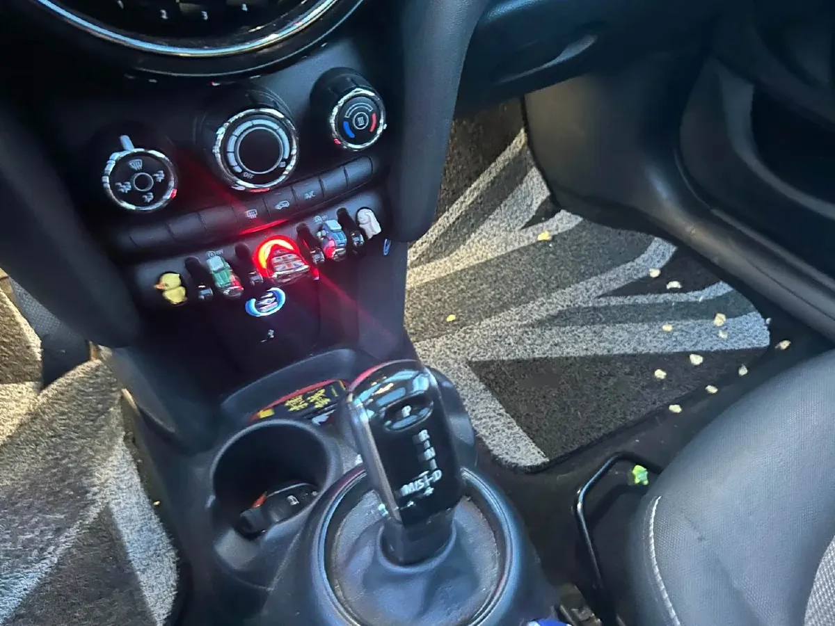 2023 MINI MINI 1.5T 102HP L3 7DCT,autocango,china used car exporter,china ev exporter,chinese used car exporter,chinese used ev exporter