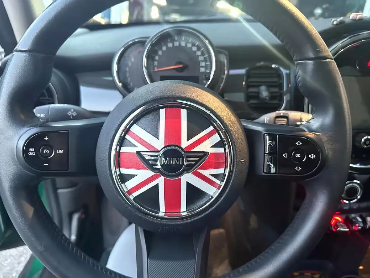 2023 MINI MINI 1.5T 102HP L3 7DCT,autocango,china used car exporter,china ev exporter,chinese used car exporter,chinese used ev exporter