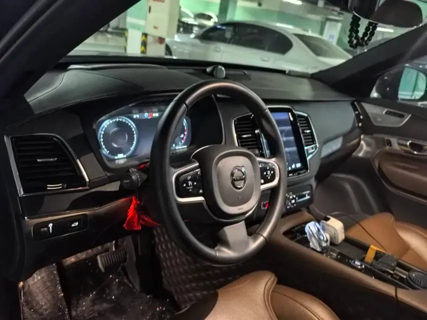 2022 Volvo XC90 2.0T 299HP L4 8AT,autocango,china used car exporter,china ev exporter,chinese used car exporter,chinese used ev exporter
