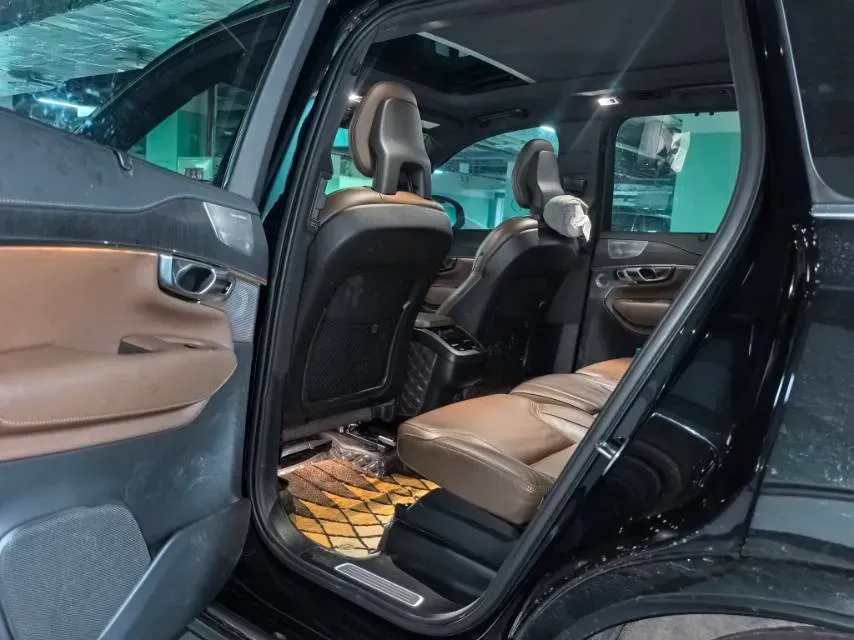 2022 Volvo XC90 2.0T 299HP L4 8AT,autocango,china used car exporter,china ev exporter,chinese used car exporter,chinese used ev exporter