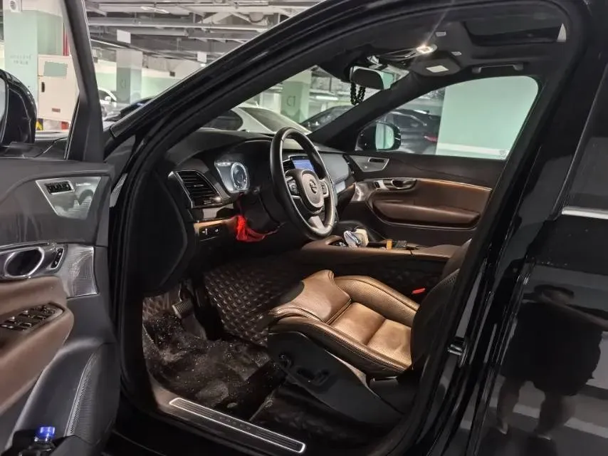 2022 Volvo XC90 2.0T 299HP L4 8AT,autocango,china used car exporter,china ev exporter,chinese used car exporter,chinese used ev exporter