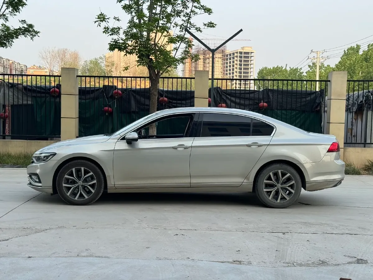 2020 Volkswagen Magotan 2.0T 186HP L4 7DCT,autocango,china used car exporter,china ev exporter,chinese used car exporter,chinese used ev exporter