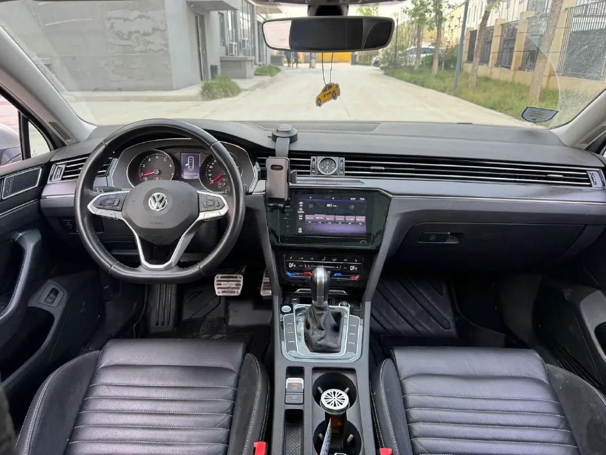 2020 Volkswagen Magotan 2.0T 186HP L4 7DCT,autocango,china used car exporter,china ev exporter,chinese used car exporter,chinese used ev exporter