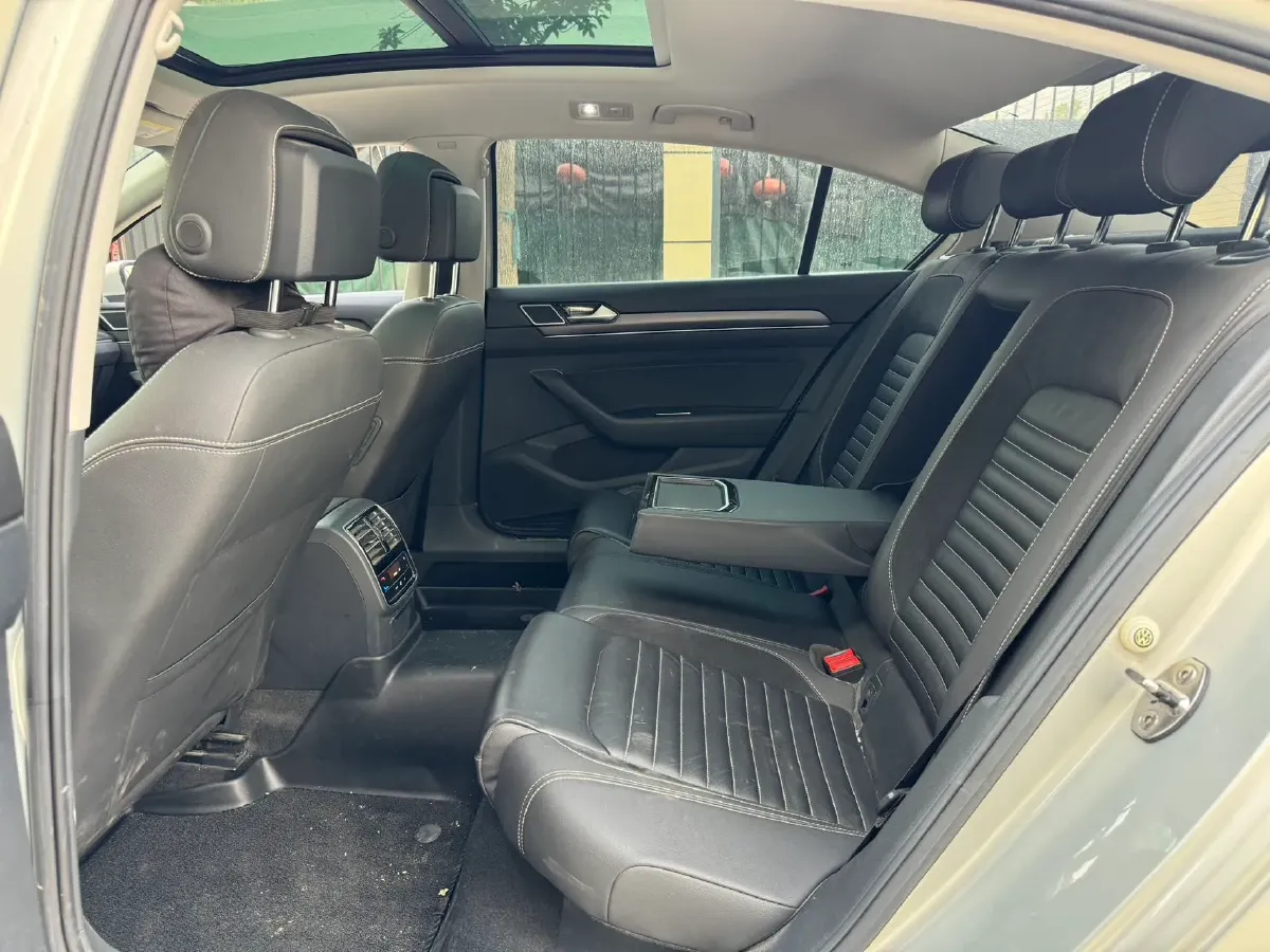 2020 Volkswagen Magotan 2.0T 186HP L4 7DCT,autocango,china used car exporter,china ev exporter,chinese used car exporter,chinese used ev exporter