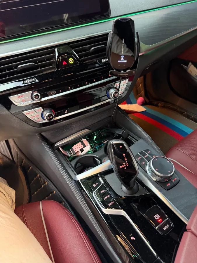 2022 BMW 5 Series 2.0T 252HP L4 8AT,autocango,china used car exporter,china ev exporter,chinese used car exporter,chinese used ev exporter