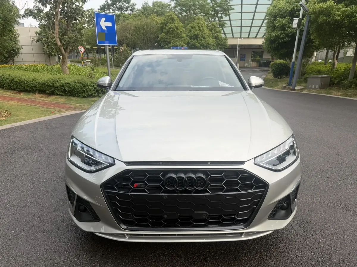 2020 Audi A4L 2.0T 190HP L4 7DCT,autocango,china used car exporter,china ev exporter,chinese used car exporter,chinese used ev exporter