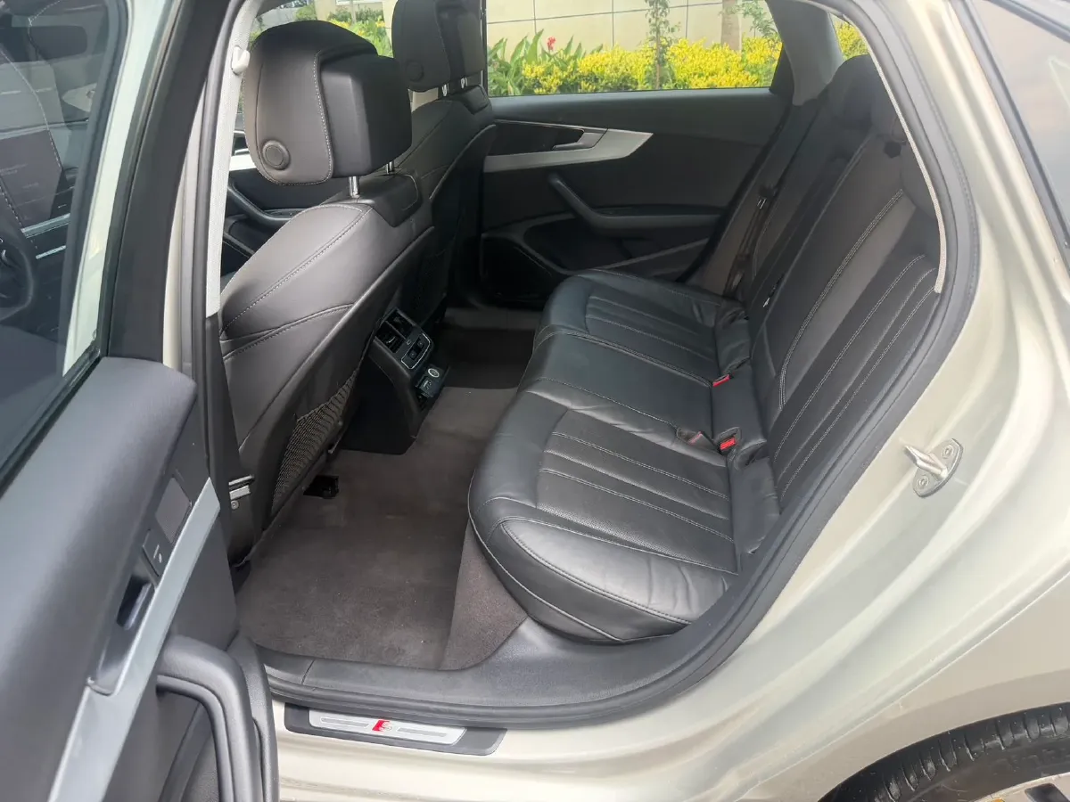 2020 Audi A4L 2.0T 190HP L4 7DCT,autocango,china used car exporter,china ev exporter,chinese used car exporter,chinese used ev exporter