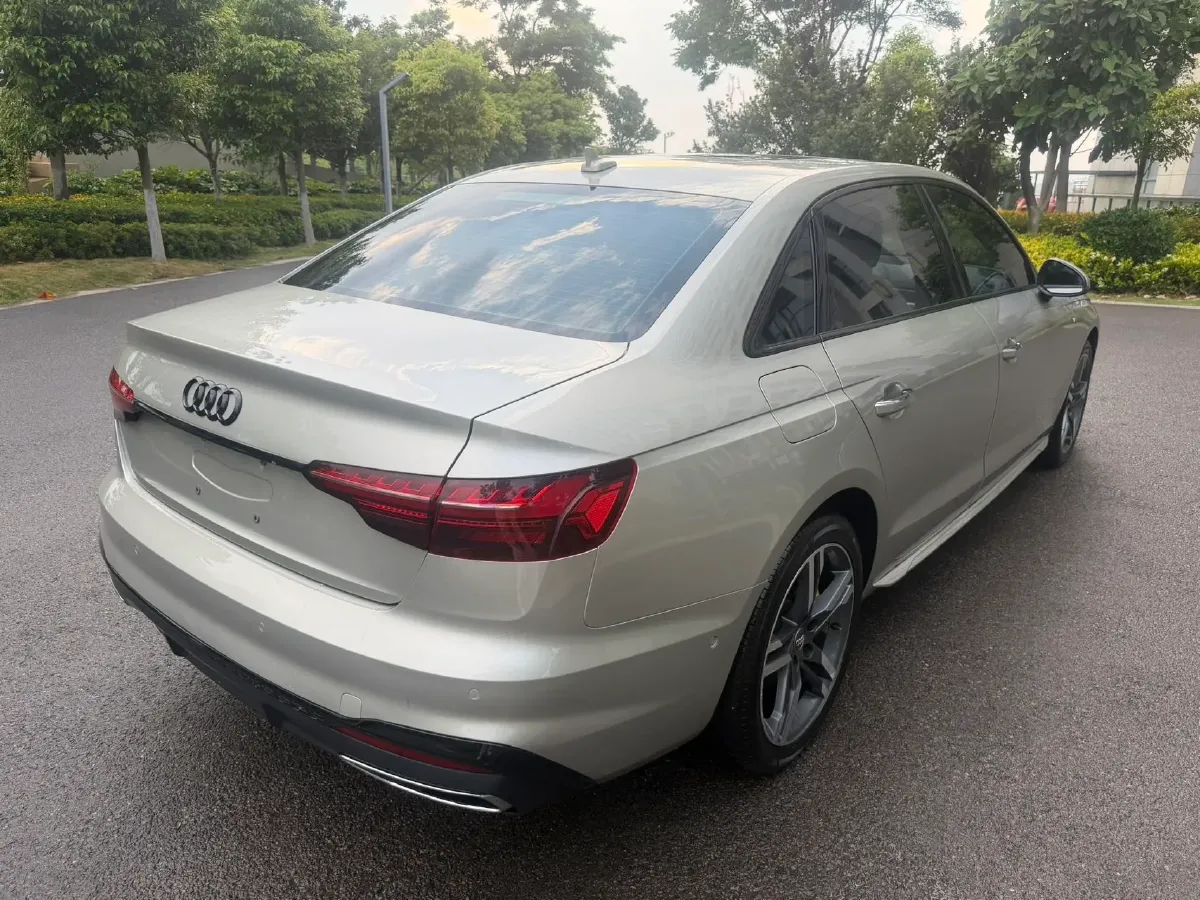 2020 Audi A4L 2.0T 190HP L4 7DCT,autocango,china used car exporter,china ev exporter,chinese used car exporter,chinese used ev exporter