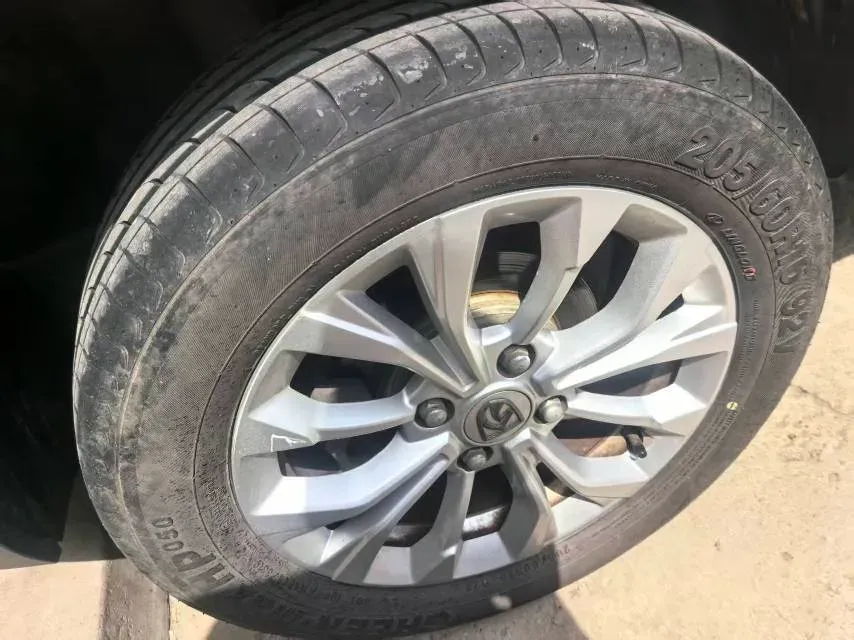 2019 BaoJun 730 1.5L 105HP L4 6MT,autocango,china used car exporter,china ev exporter,chinese used car exporter,chinese used ev exporter