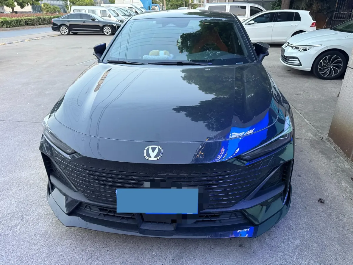 2023 ChangAn UNI-V 1.5T 188HP L4 7DCT,autocango,china used car exporter,china ev exporter,chinese used car exporter,chinese used ev exporter