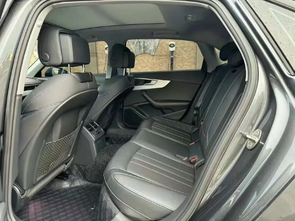 2023 Audi A4L 2.0T 190HP L4 7DCT,autocango,china used car exporter,china ev exporter,chinese used car exporter,chinese used ev exporter