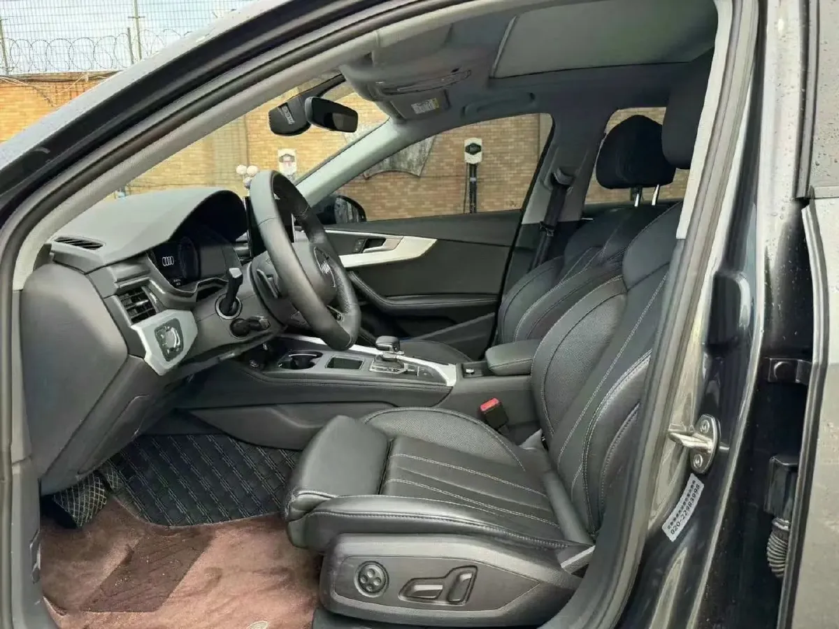 2023 Audi A4L 2.0T 190HP L4 7DCT,autocango,china used car exporter,china ev exporter,chinese used car exporter,chinese used ev exporter