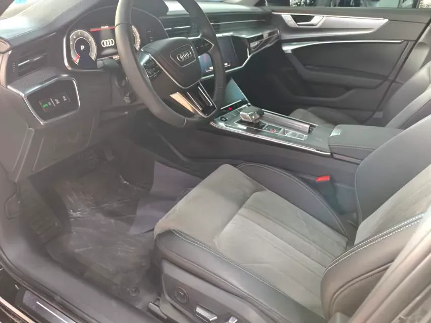 2024 Audi A6L 2.0T 245HP L4 7DCT,autocango,china used car exporter,china ev exporter,chinese used car exporter,chinese used ev exporter