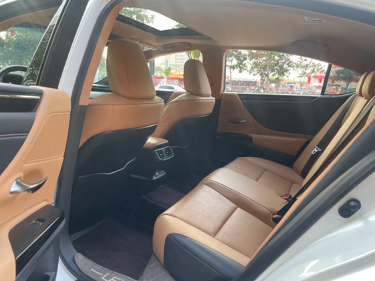 2023 Lexus ES 2.0L 173HP L4 CVT,autocango,china used car exporter,china ev exporter,chinese used car exporter,chinese used ev exporter