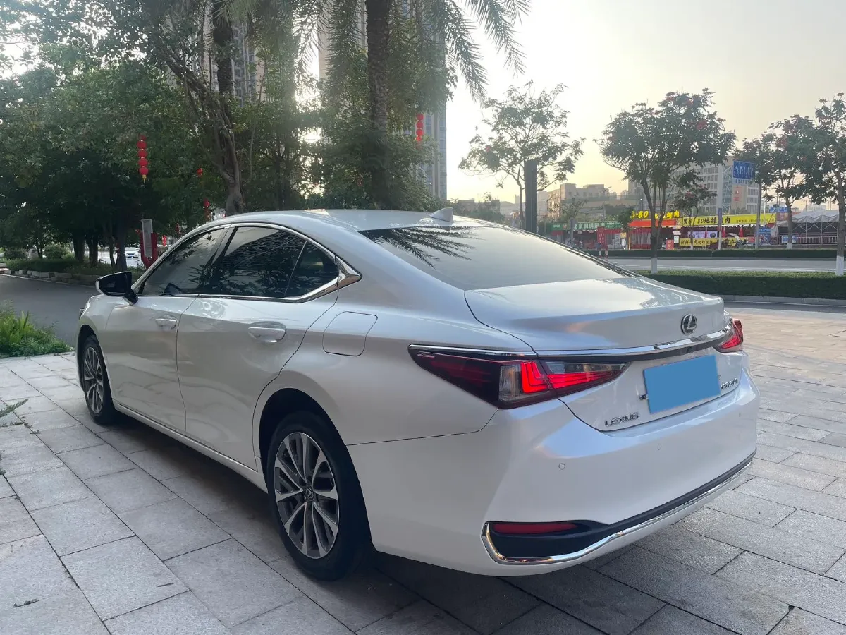 2023 Lexus ES 2.0L 173HP L4 CVT,autocango,china used car exporter,china ev exporter,chinese used car exporter,chinese used ev exporter