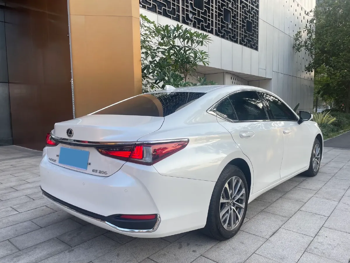 2023 Lexus ES 2.0L 173HP L4 CVT,autocango,china used car exporter,china ev exporter,chinese used car exporter,chinese used ev exporter