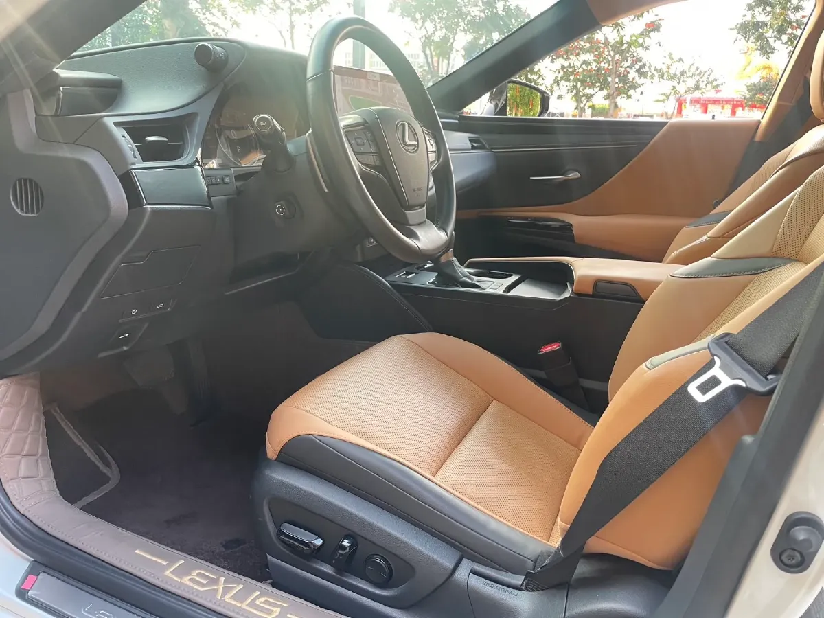 2023 Lexus ES 2.0L 173HP L4 CVT,autocango,china used car exporter,china ev exporter,chinese used car exporter,chinese used ev exporter