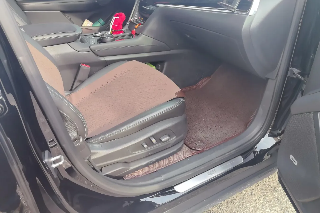 2022 Cadillac XT6 2.0T 237HP L4 9AT,autocango,china used car exporter,china ev exporter,chinese used car exporter,chinese used ev exporter