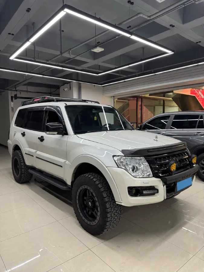 2018 Mitsubishi Pajero 3.0L 174HP V6 5AT,autocango,china used car exporter,china ev exporter,chinese used car exporter,chinese used ev exporter