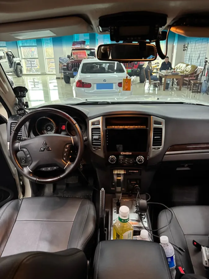 2018 Mitsubishi Pajero 3.0L 174HP V6 5AT,autocango,china used car exporter,china ev exporter,chinese used car exporter,chinese used ev exporter