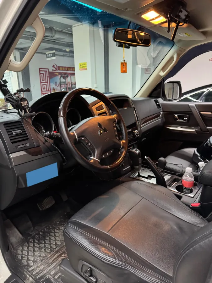 2018 Mitsubishi Pajero 3.0L 174HP V6 5AT,autocango,china used car exporter,china ev exporter,chinese used car exporter,chinese used ev exporter