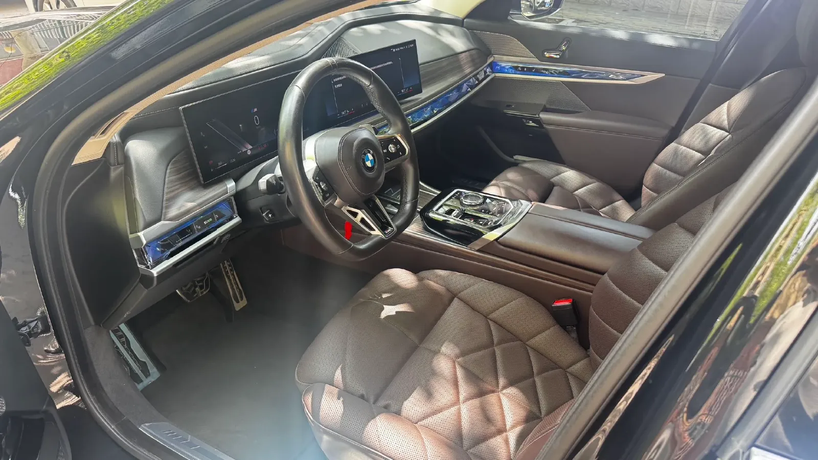 2023 BMW 7 Series 3.0T 381HP L6 8AT,autocango,china used car exporter,china ev exporter,chinese used car exporter,chinese used ev exporter