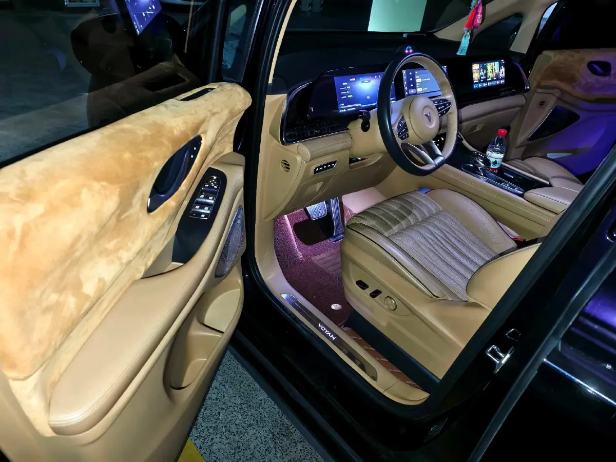 2025 Voyah Dream 1.5T 150HP L4 PHEV 41.7KWH,autocango,china used car exporter,china ev exporter,chinese used car exporter,chinese used ev exporter