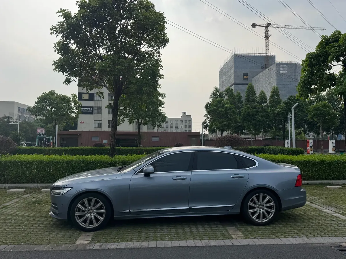 2019 Volvo S90 2.0T 254HP L4 8AT,autocango,china used car exporter,china ev exporter,chinese used car exporter,chinese used ev exporter