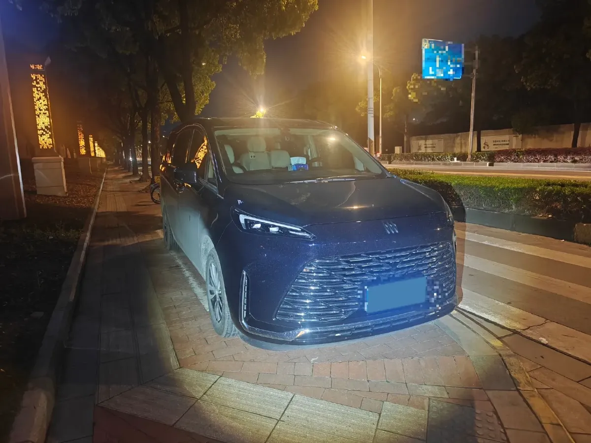 2025 Buick GL8 2.0T 237HP L4 9AT,autocango,china used car exporter,china ev exporter,chinese used car exporter,chinese used ev exporter