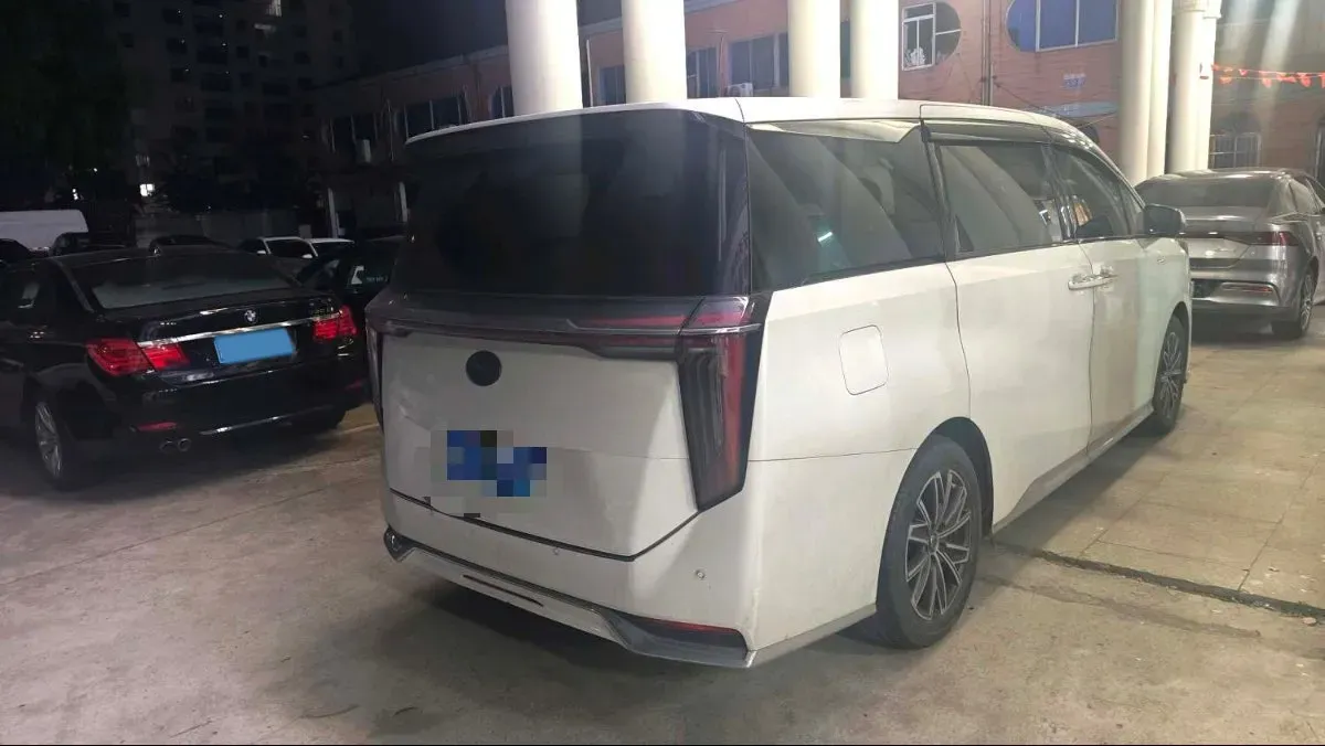 2024 GAC Trumpchi M8 2.0T 252HP L4 8AT,autocango,china used car exporter,china ev exporter,chinese used car exporter,chinese used ev exporter