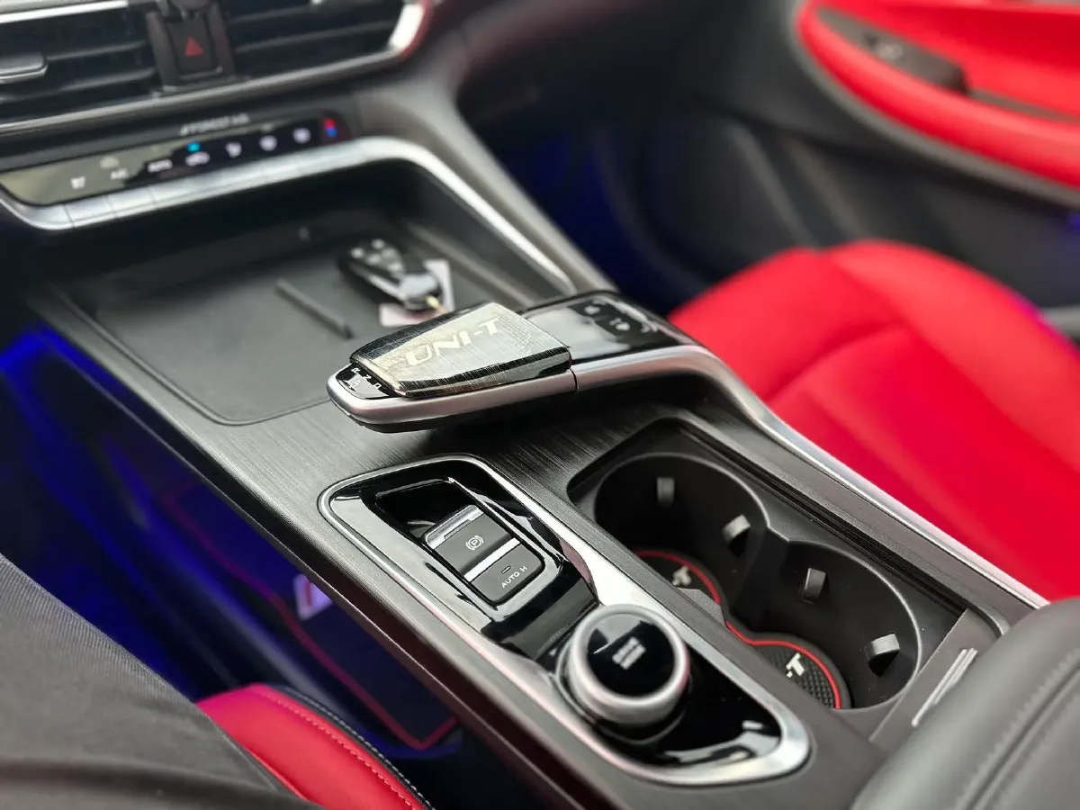 2020 ChangAn UNI-T 1.5T 180HP L4 7DCT,autocango,china used car exporter,china ev exporter,chinese used car exporter,chinese used ev exporter