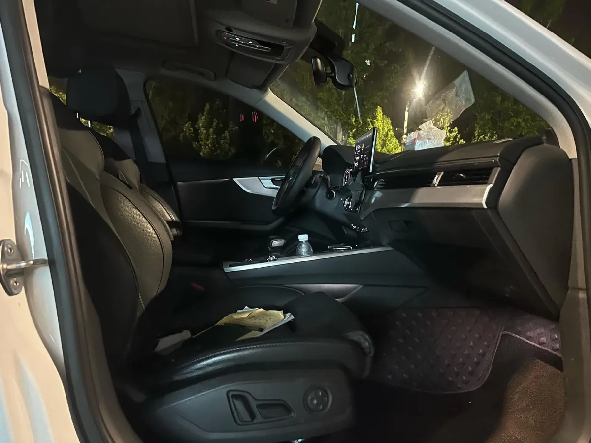 2020 Audi A4L 2.0T 190HP L4 7DCT,autocango,china used car exporter,china ev exporter,chinese used car exporter,chinese used ev exporter