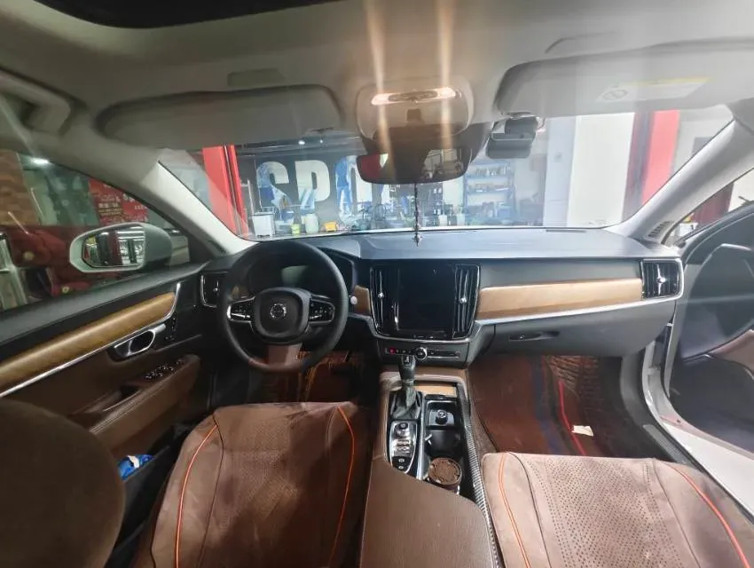 2020 Volvo S90 2.0T 254HP L4 8AT,autocango,china used car exporter,china ev exporter,chinese used car exporter,chinese used ev exporter
