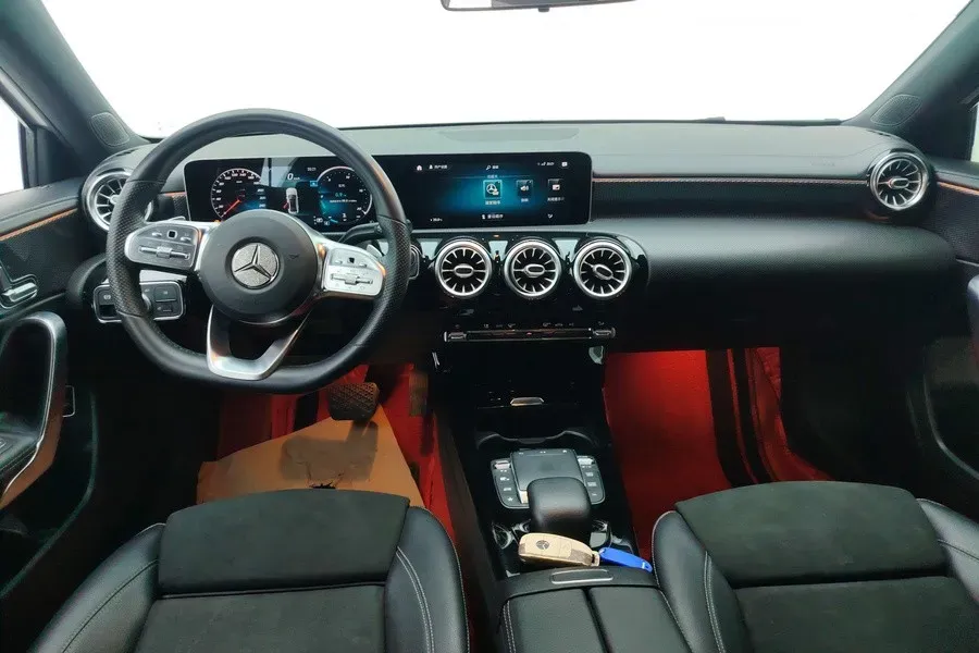 2020 Mercedes-Benz A Class 1.3T 163HP L4 7DCT,autocango,china used car exporter,china ev exporter,chinese used car exporter,chinese used ev exporter