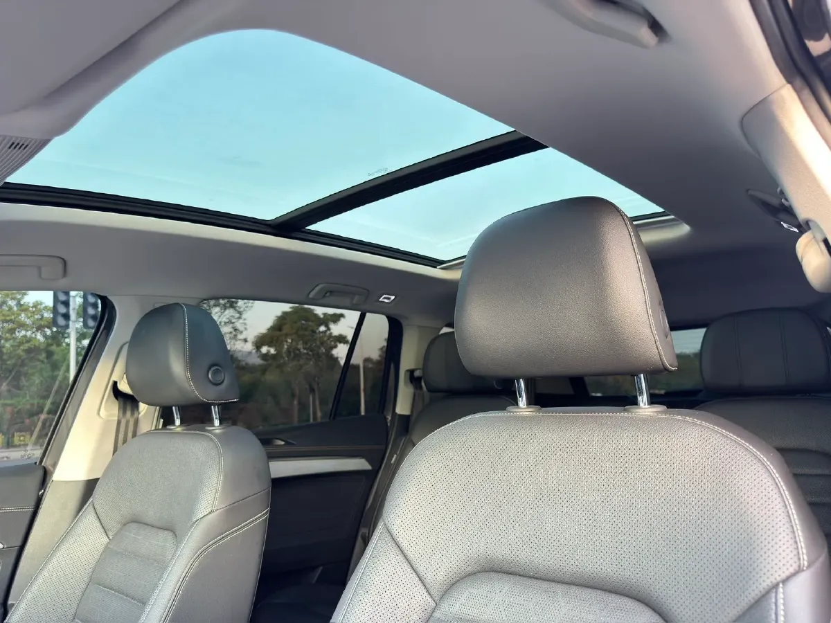 2023 Volkswagen Talagon 2.0T 220HP L4 7DCT,autocango,china used car exporter,china ev exporter,chinese used car exporter,chinese used ev exporter