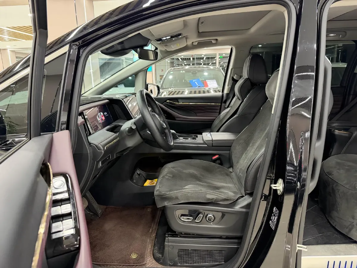 2024 GAC Trumpchi M8 2.0T 252HP L4 8AT,autocango,china used car exporter,china ev exporter,chinese used car exporter,chinese used ev exporter