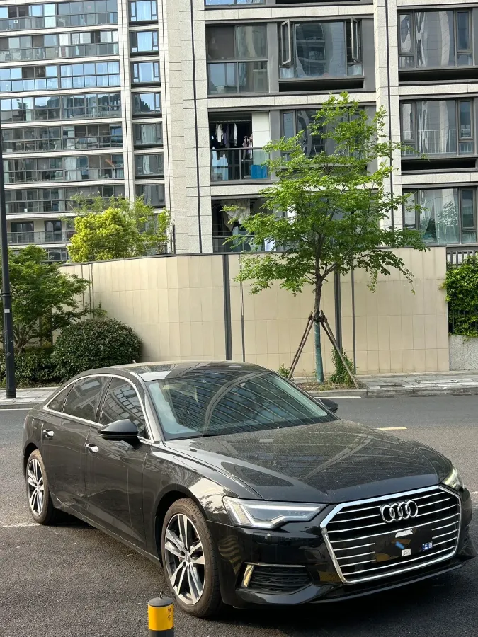 2021 Audi A6L 2.0T 190HP L4 7DCT,autocango,china used car exporter,china ev exporter,chinese used car exporter,chinese used ev exporter