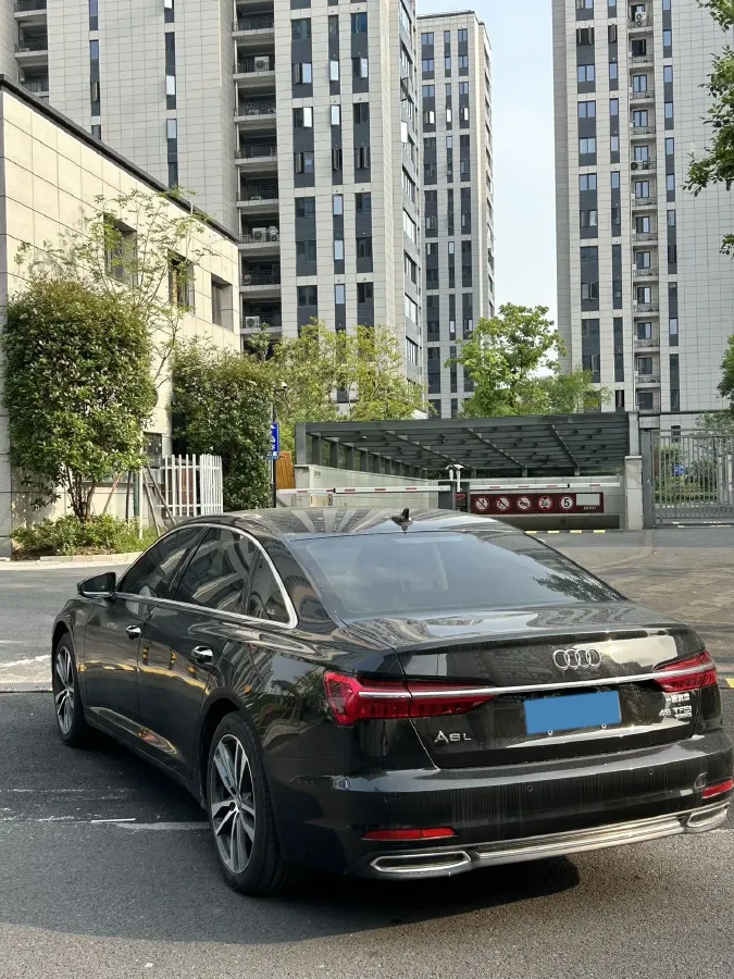 2021 Audi A6L 2.0T 190HP L4 7DCT,autocango,china used car exporter,china ev exporter,chinese used car exporter,chinese used ev exporter