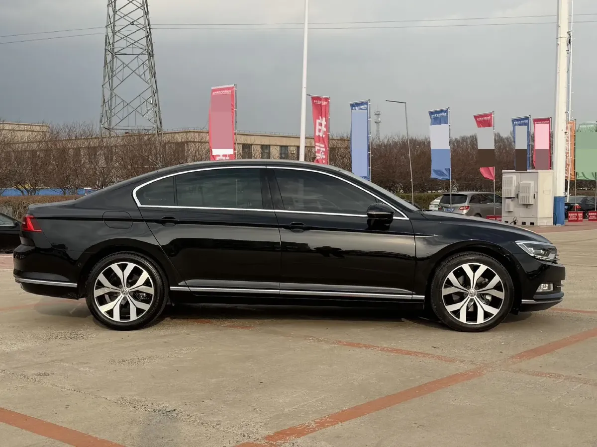 2017 Volkswagen Magotan 1.8T 180HP L4 7DCT,autocango,china used car exporter,china ev exporter,chinese used car exporter,chinese used ev exporter